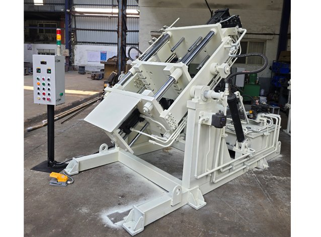Vertical-frame Gravity Die Casting Tilting Machine built by Desire Hydraulics, Maharashtra